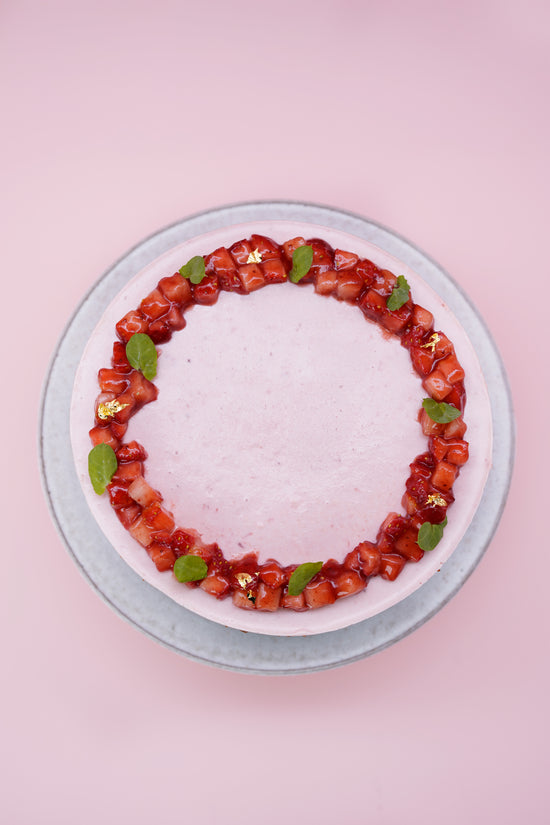 Strawberry Oolong Tea Mochi Basque Burnt Cheesecake (Whole) | 草莓烏龍茶麻糬巴斯克芝士蛋糕 (原個)