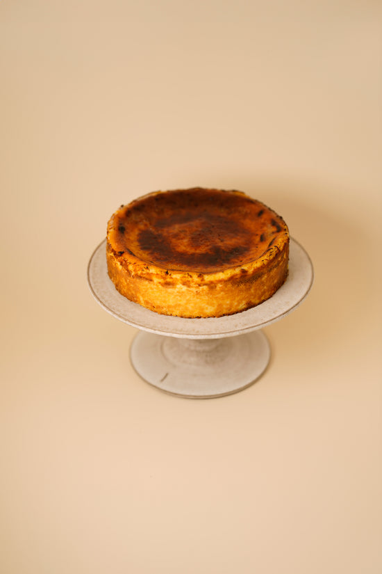 Hokkaido Cream Cheese Basque Burnt Cheesecake (Whole) | 北海道忌廉芝士巴斯克芝士蛋糕(原個)
