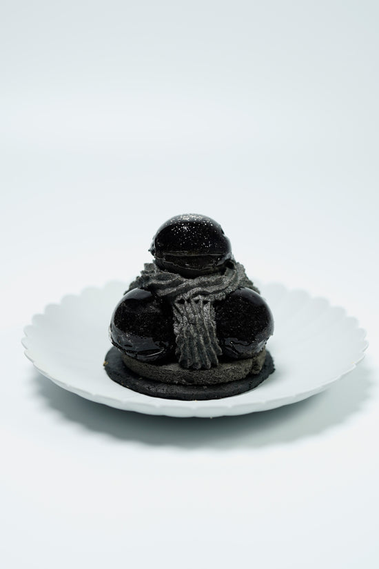 Dusty I 黑芝麻花生聖多諾黑泡芙蛋糕