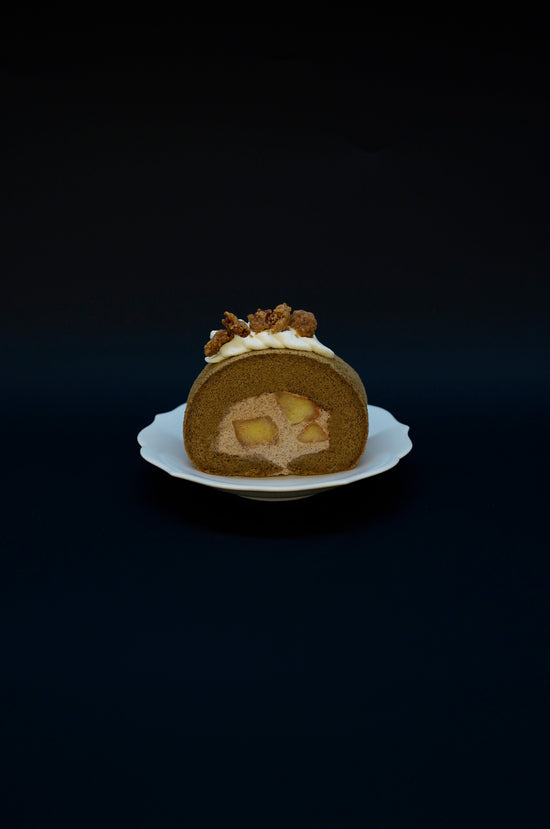 Earl Grey Cinnamon Apple Crumble Roll Cake | 伯爵茶玉桂蘋果金寶卷蛋