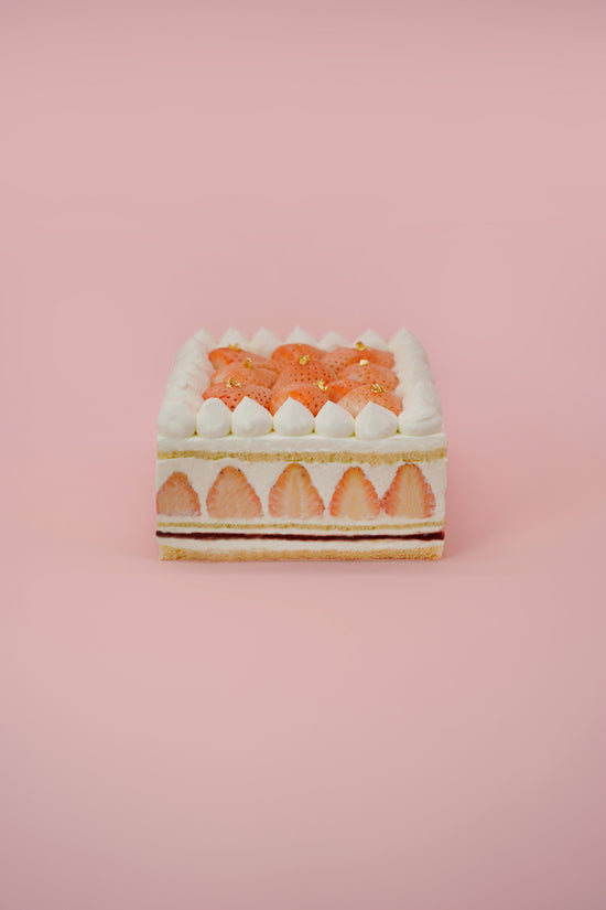 Japanese Awayuki Strawberry White Chocolate Cream Cake (Whole) | 日本淡雪草莓白朱古力忌廉蛋糕 (原個)