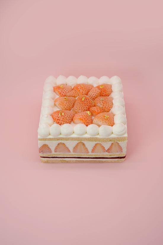 Japanese Awayuki Strawberry White Chocolate Cream Cake (Whole) | 日本淡雪草莓白朱古力忌廉蛋糕 (原個)