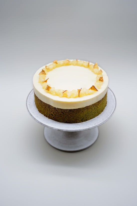 Honey Apple Jasmine Green Tea Mochi Basque Burnt Cheesecake (Whole) | 蜂蜜蘋果茉莉綠茶麻糬巴斯克芝士蛋糕 (原個)