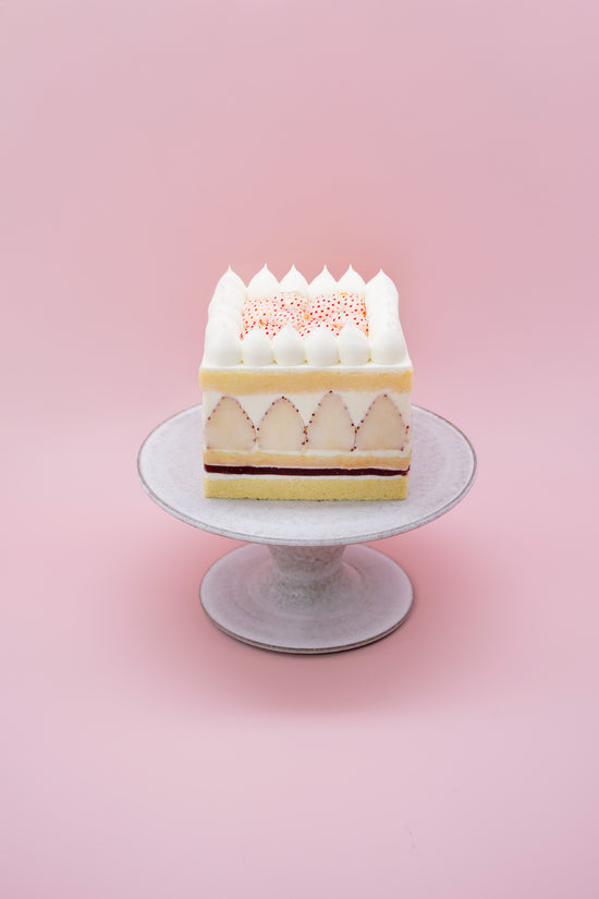 Japanese Awayuki Strawberry White Chocolate Cream Cake (Whole) | 日本淡雪草莓白朱古力忌廉蛋糕 (原個)