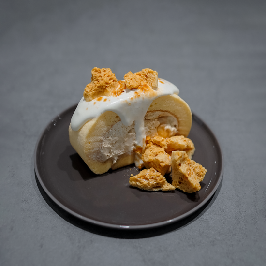 Sea Salted Caramel Roll Cake w/Honeycomb I 海鹽焦糖卷蛋配焦糖脆脆